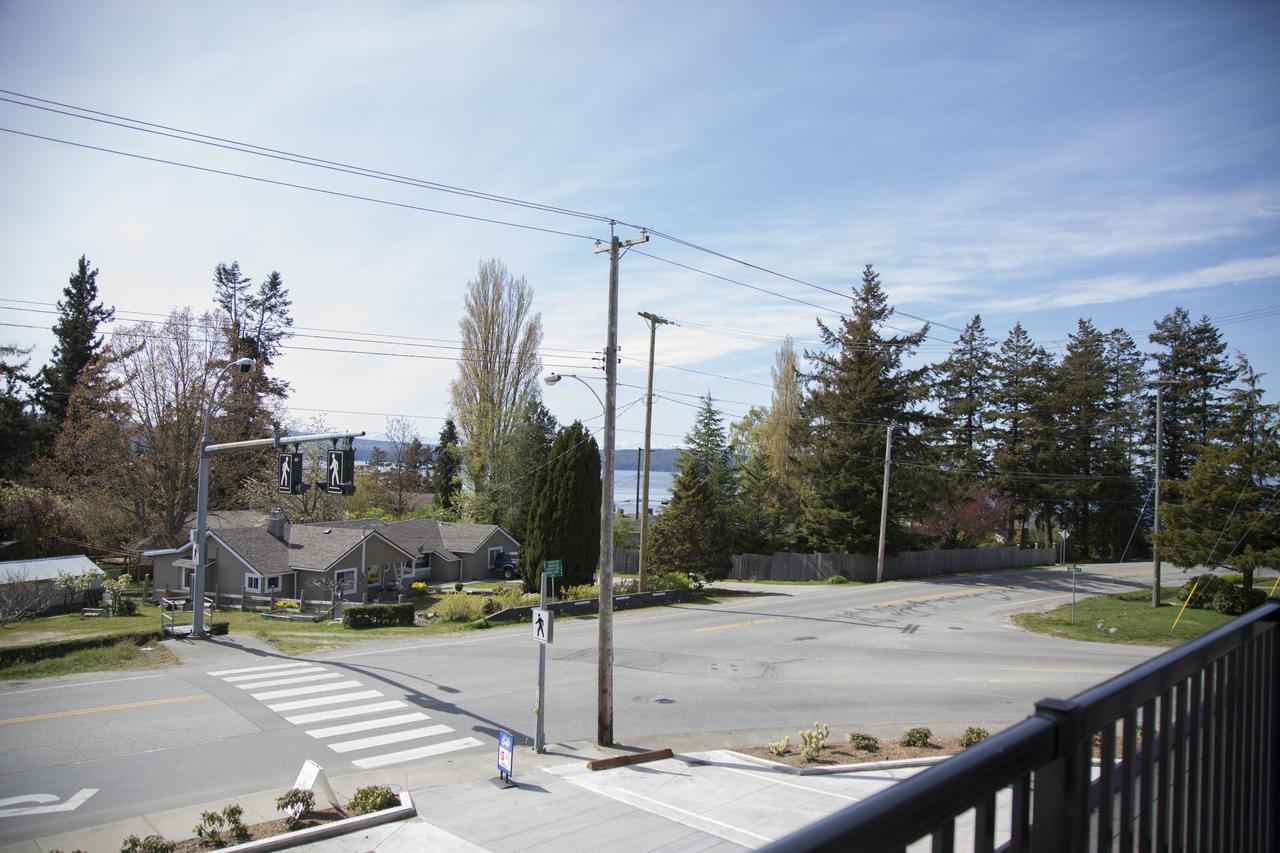 Pacific Point Market And Suites Powell River Exterior foto