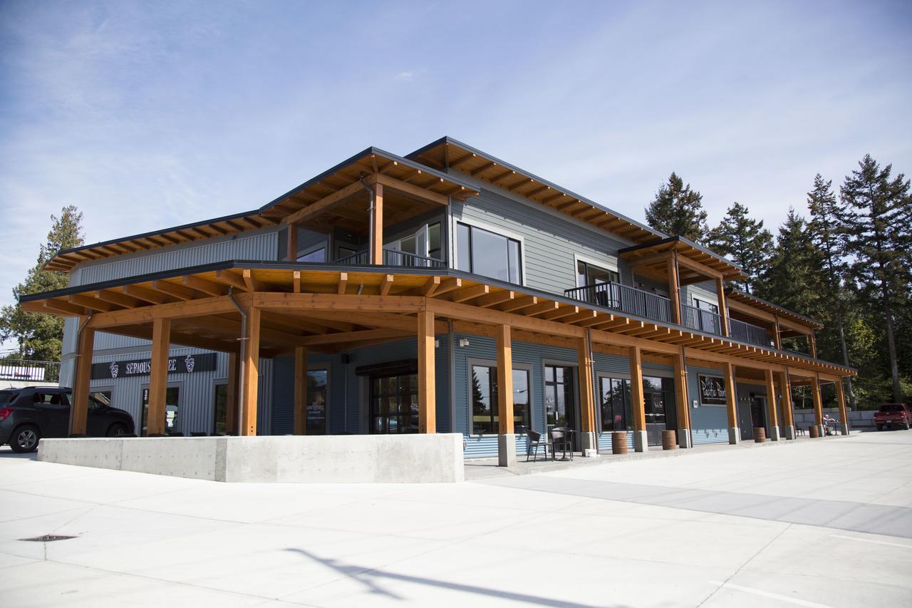 Pacific Point Market And Suites Powell River Exterior foto